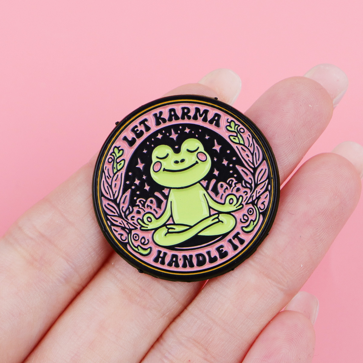 Yoga Frog Enamel Pin LET KARMA - Yoga Fitness Model recension och pris